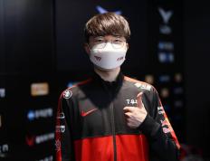 九游娱乐-Faker回归赛场，势不可挡首场状态亮眼，RNG观众沸腾！的简单介绍