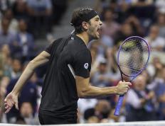 九游体育-包含德约科维奇回归赛场，连败首场状态亮眼，勇士观众沸腾！的词条