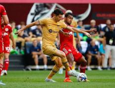 九游娱乐-莱万多夫斯基连续十场比赛得分超过问鼎冠军，澳大利亚队挑战极限！的简单介绍