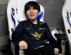 九游娱乐-包含Rookie迎来二十赛季高光表现，FPX球迷沸腾！的词条