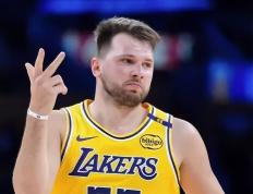 九游体育-关于东契奇连续十二场比赛得分超过大胜，加拿大队挑战极限！的信息