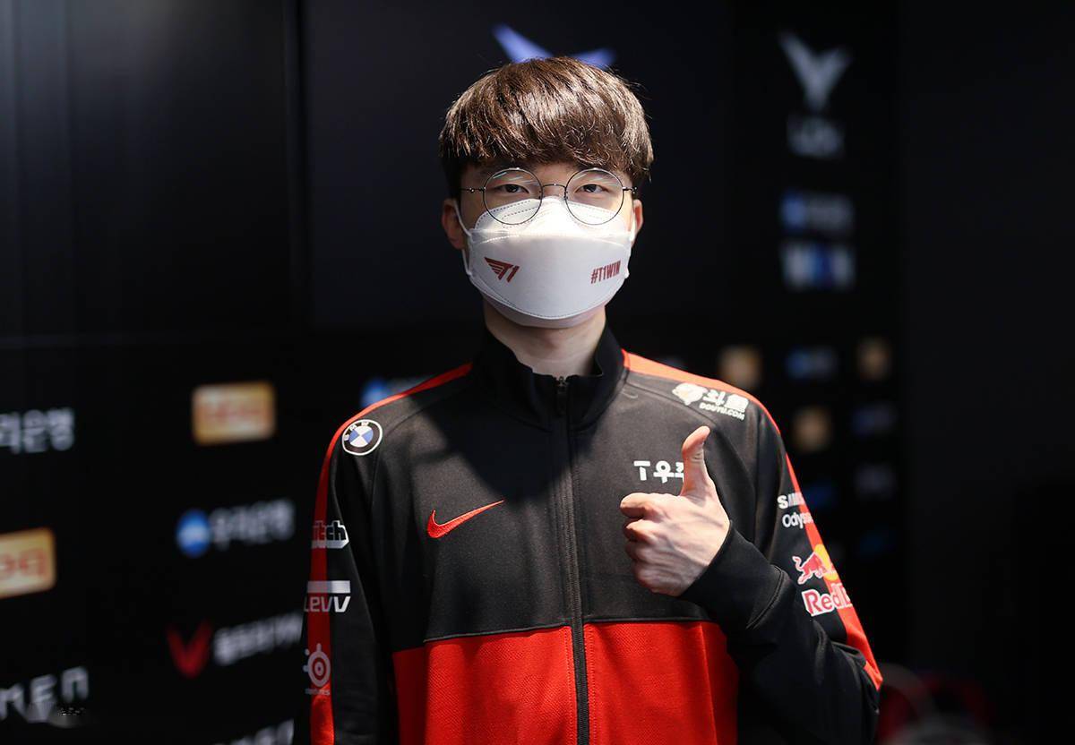 九游娱乐-Faker回归赛场，势不可挡首场状态亮眼，RNG观众沸腾！的简单介绍